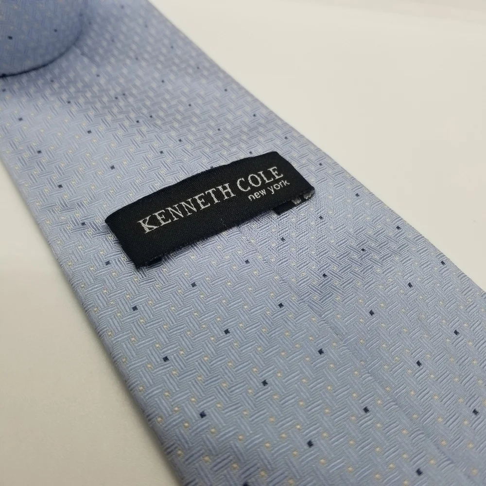 Kenneth Cole light blue silk tie with blue and tan dots